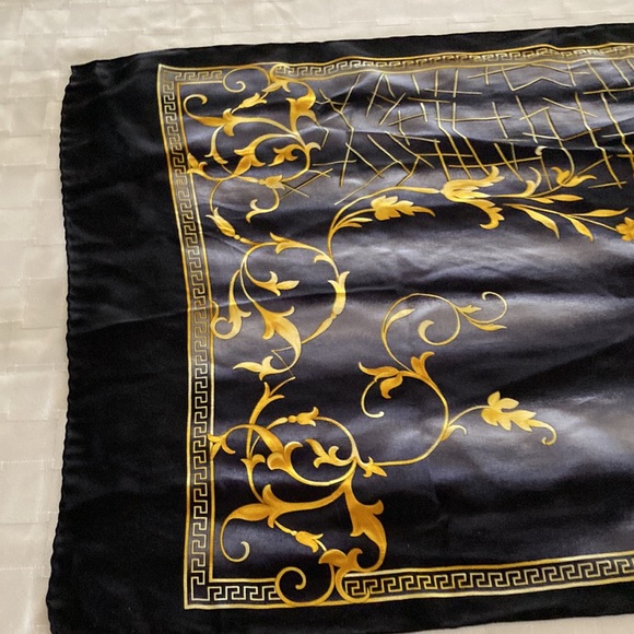 Atelier Versace vintage mid nineties long silk scarf. Made in Italy. - Picture 8 of 8